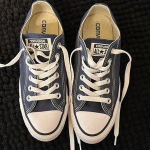 Converse All Star woman’s 6.5 men’s 4.5.